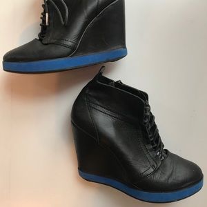 Black/blue Wedge Heels